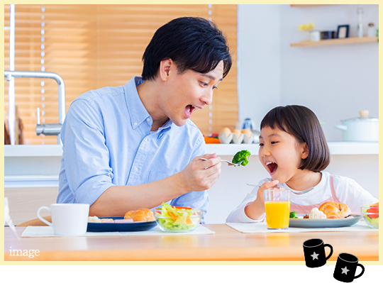 自然光が気持ちいいダイニングで元気に朝ご飯！