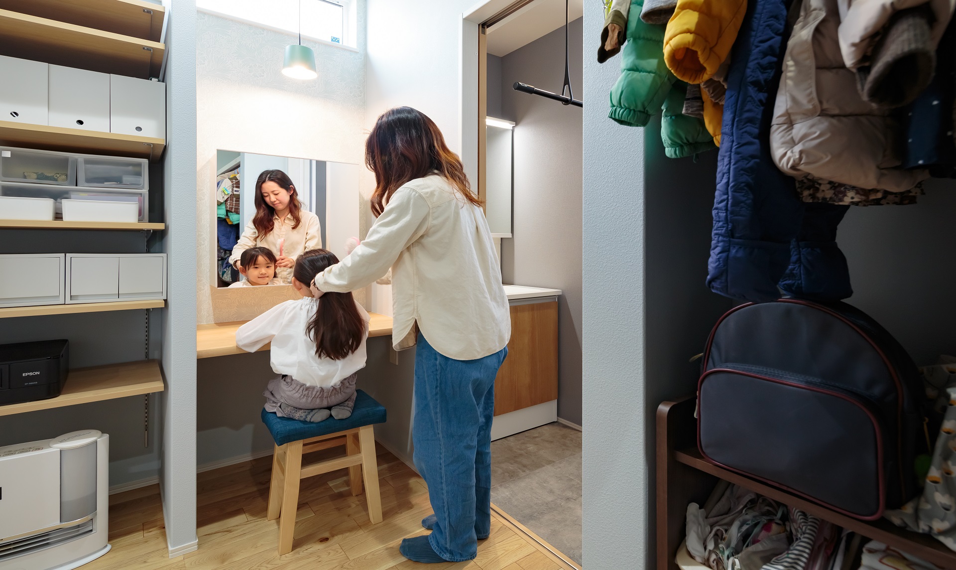 お子様のヘアアレンジ時に活躍する<br>ドレッサースペース